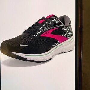 Brooks Black and Pink Running Shoes